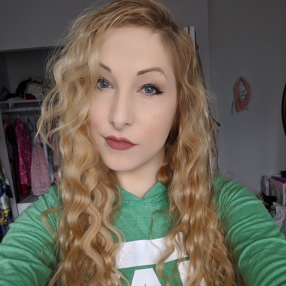 Meet your Posher, Ashley - Picture 2 of 2